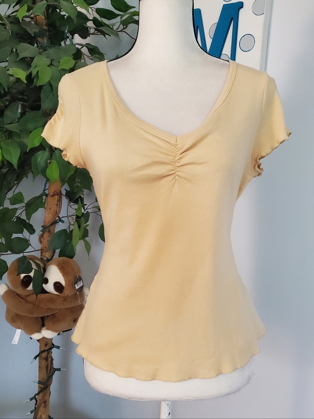 WEAVERS GIRL Y2K Lettuce Edge Ruched Pale Yellow V-Neck Baby Tee L